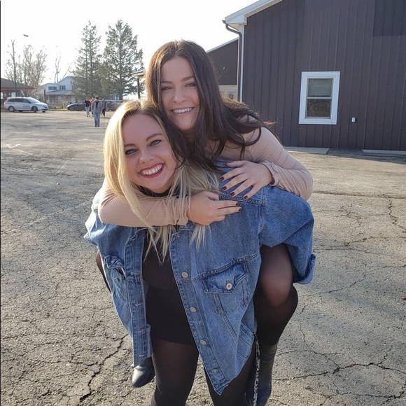 Meet your Posher, Alexis - Picture 1 of 1